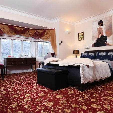 Luxury Suite In Quiet Countryside Location สวอนซี ภายนอก รูปภาพ