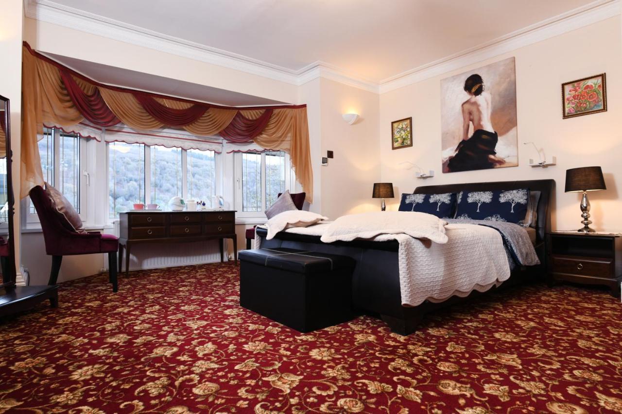 Luxury Suite In Quiet Countryside Location สวอนซี ภายนอก รูปภาพ